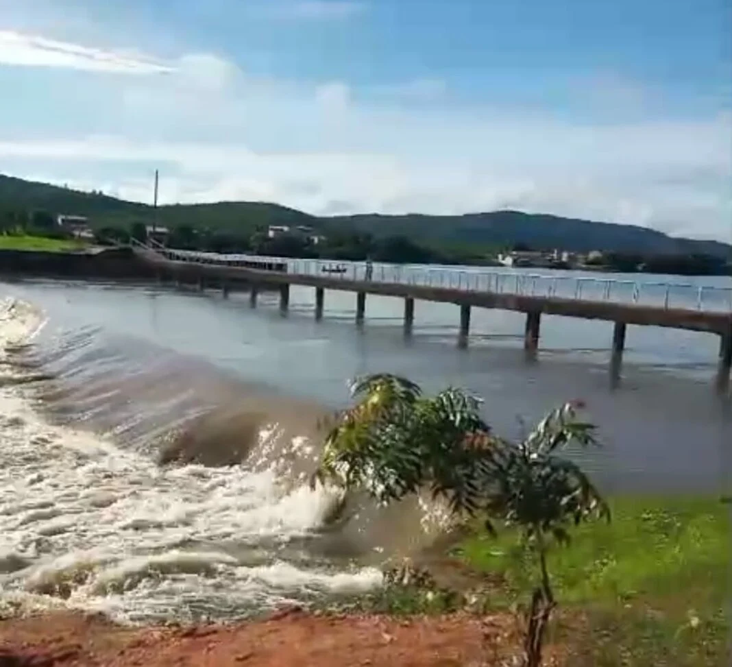 AÇUDE PÚBICO DE ENCANTO E BARRAGEM DE SÃO PAULO DO POTENGI SANGRAM NESTA QUINTA (14)