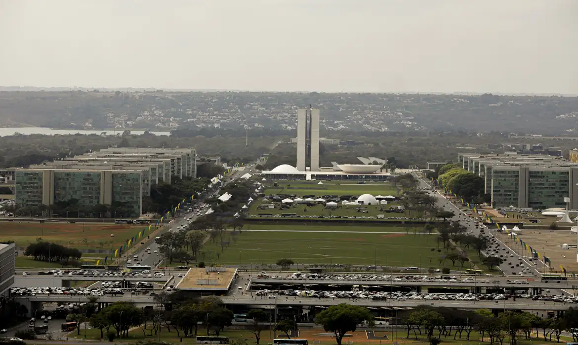 EM ACORDO COM SERVIDORES FEDERAIS, GOVERNO LULA REAJUSTA EM 52% O AUXÍLIO-ALIMENTAÇÃO