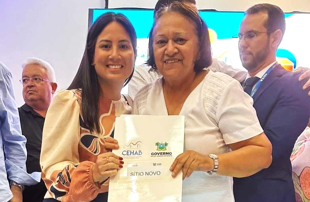 PREFEITA ANDREZZA BRASIL PARTICIPA DE EVENTO QUE GARANTE 50 CASAS PARA POPULAÇÃO DE SÍTIO NOVO