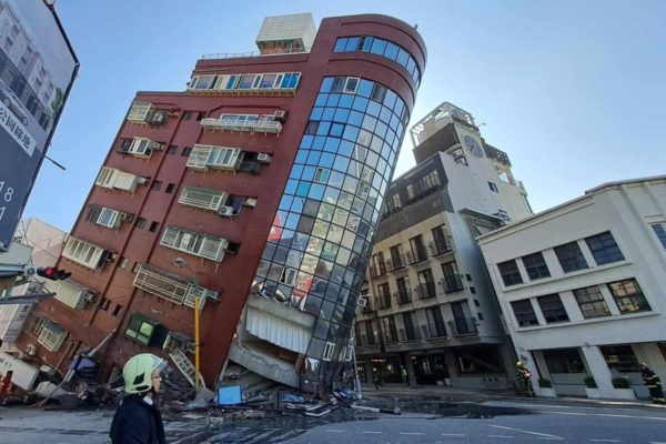 TAIWAN: TERREMOTO MAIS FORTE EM 25 ANOS DEIXA 821 FERIDOS E 9 MORTOS