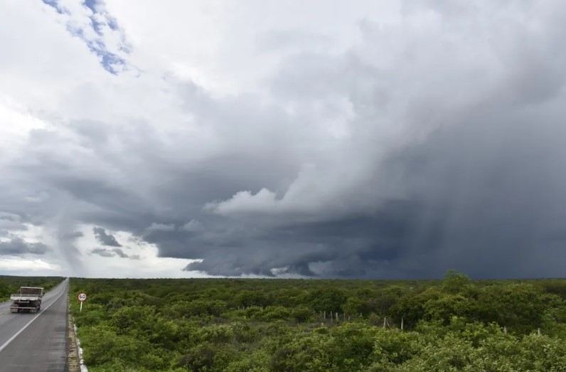 EM APENAS 15 DIAS, RN ATINGE 70% DO VOLUME DE CHUVAS ESPERADO EM ABRIL, DIZ EMPARN