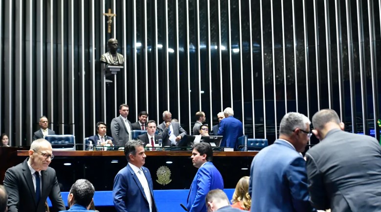 SENADO APROVA PEC QUE CRIMINALIZA A POSSE E O PORTE DE QUALQUER QUANTIDADE DE DROGA ILÍCITA; TEXTO VAI À CÂMARA DOS DEPUTADOS