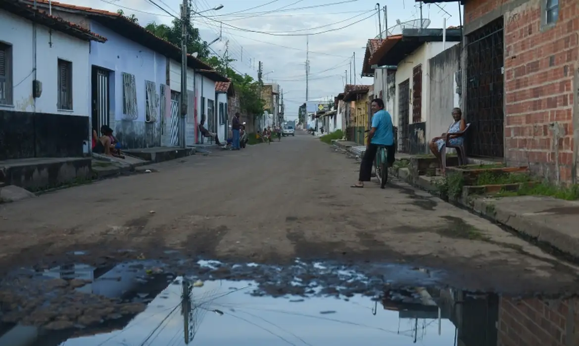 QUATRO EM CADA DEZ MORADIAS DO PAÍS TÊM  ALGUMA INADEQUAÇÃO  BÁSICA