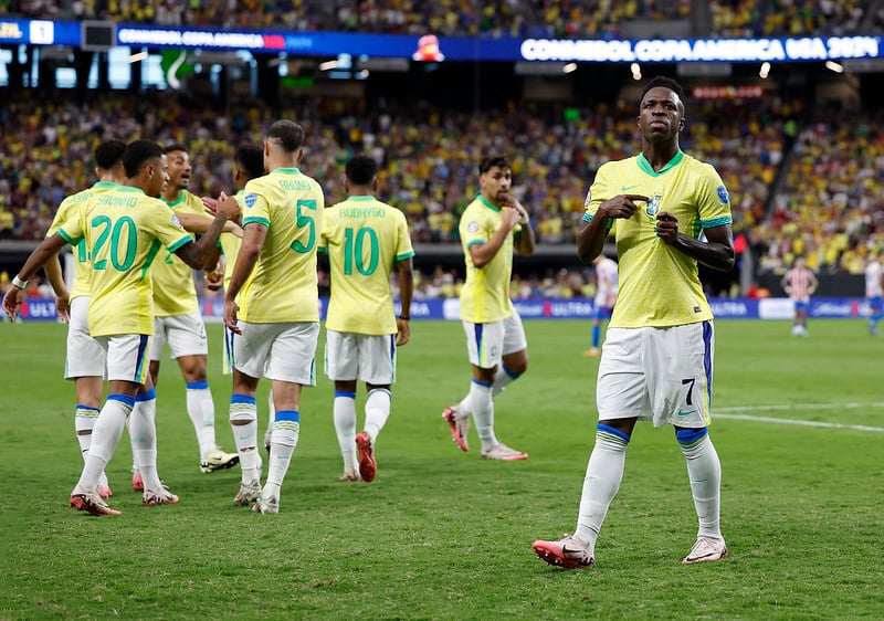 BRASIL DESENCANTA E GOLEIA PARAGUAI POR 4 A 1 NA COPA AMÉRICA