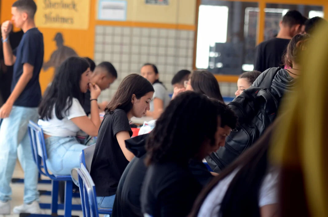 NOVO ENSINO MÉDIO TERÁ MAIS AULAS DE PORTUGUÊS, MATEMÁRICA E CIÊNCIAS