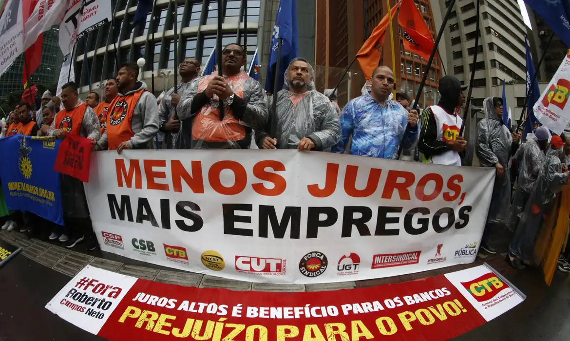 CENTRAIS SINDICAIS UNEM-SE EM PROTESTO CONTRA ALTA DA TAXA DE JUROS