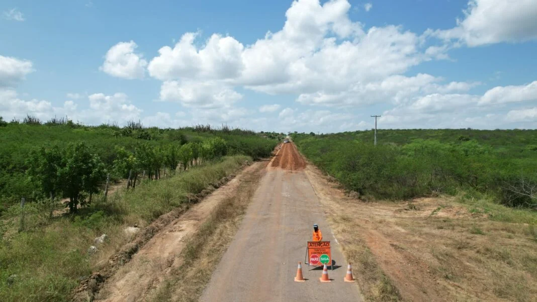 MAIS UMA: RESTAURAÇÃO DA RN-203 NO AGRESTE POTIGUAR É INICIADA