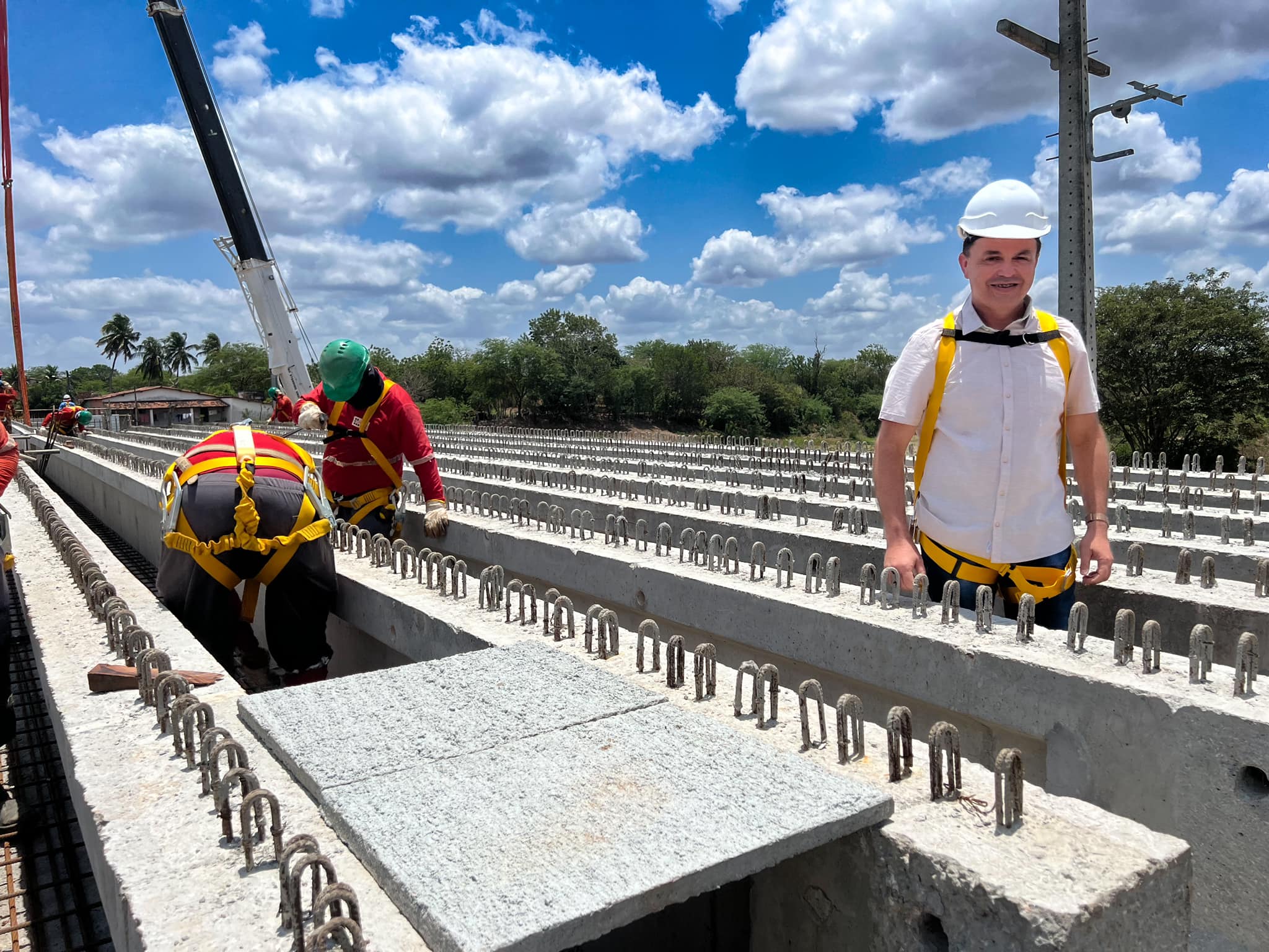 PREFEITO FLAVIO DE BEROI INSPECIONA OBRAS DA NOVA PONTE EM NOVA CRUZ QUE SEGUE À TODO VAPOR