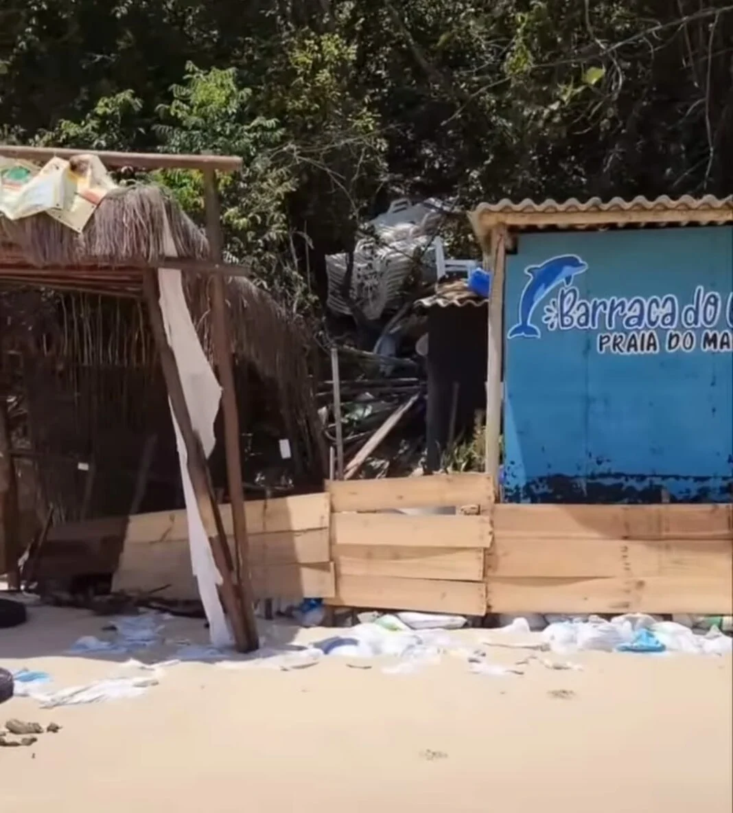 MARÉ ALTA CAUSA DESTRUIÇÃO DE BARRACAS EM PRAIA DE TIBAU DO SUL