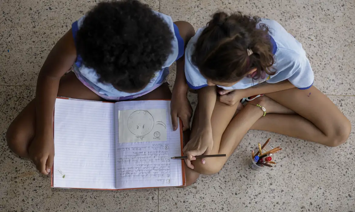 NO BRASIL, MAIORIA DOS PROFESSORES JÁ PRESENCIOU CASOS DE RACISMO EM ALUNOS