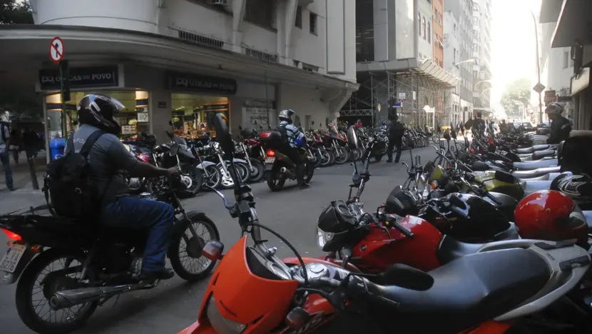 MAIS DA METADE DOS PROPRIETÁRIOS DE MOTOCICLETA NÃO TEM HABILITAÇÃO