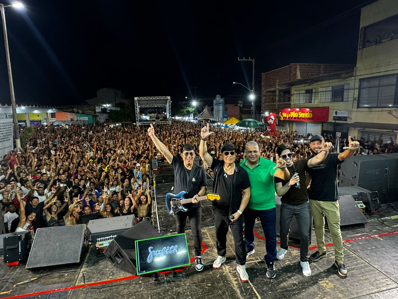 MULTIDÃO NA FESTA DA VÍTORIA DE LEANDRO EM CANGUARETAMA