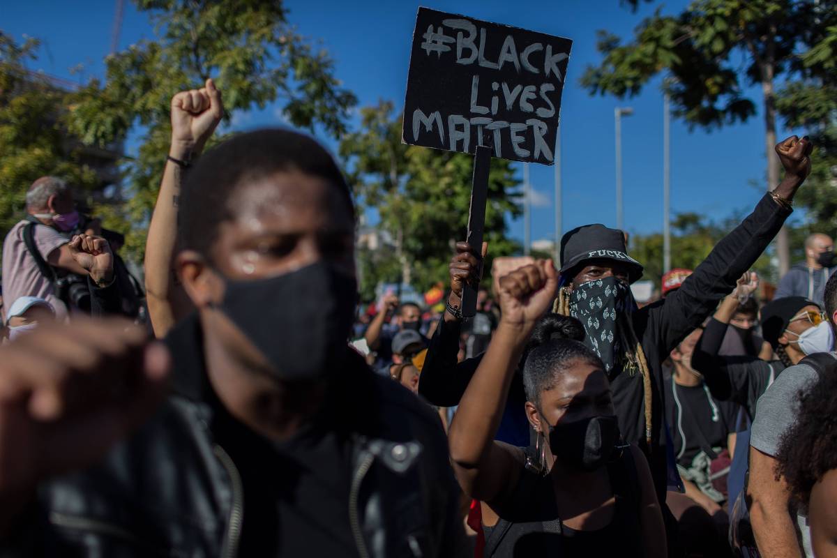 BRASILEIROS ACREDITAM QUE MAIORIA DO PAÍS É RACISTA, DIZ DATAFOLHA