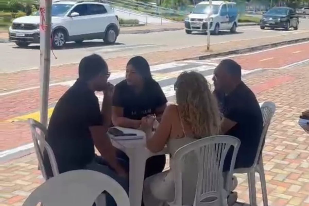 POLICIAIS PENAIS DO RN REALIZAM PROTESTO “CAFÉ COM BISCOITO” EM FRENTE AO PRÉDIO DA SEAP
