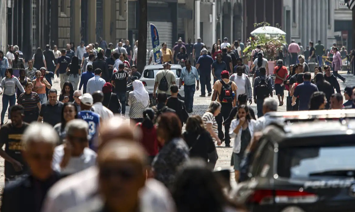 POBREZA E EXTREMA POBREZA ATINGEM MENOR NÍVEL NO PAÍS DESDE 2012, APONTA IBGE