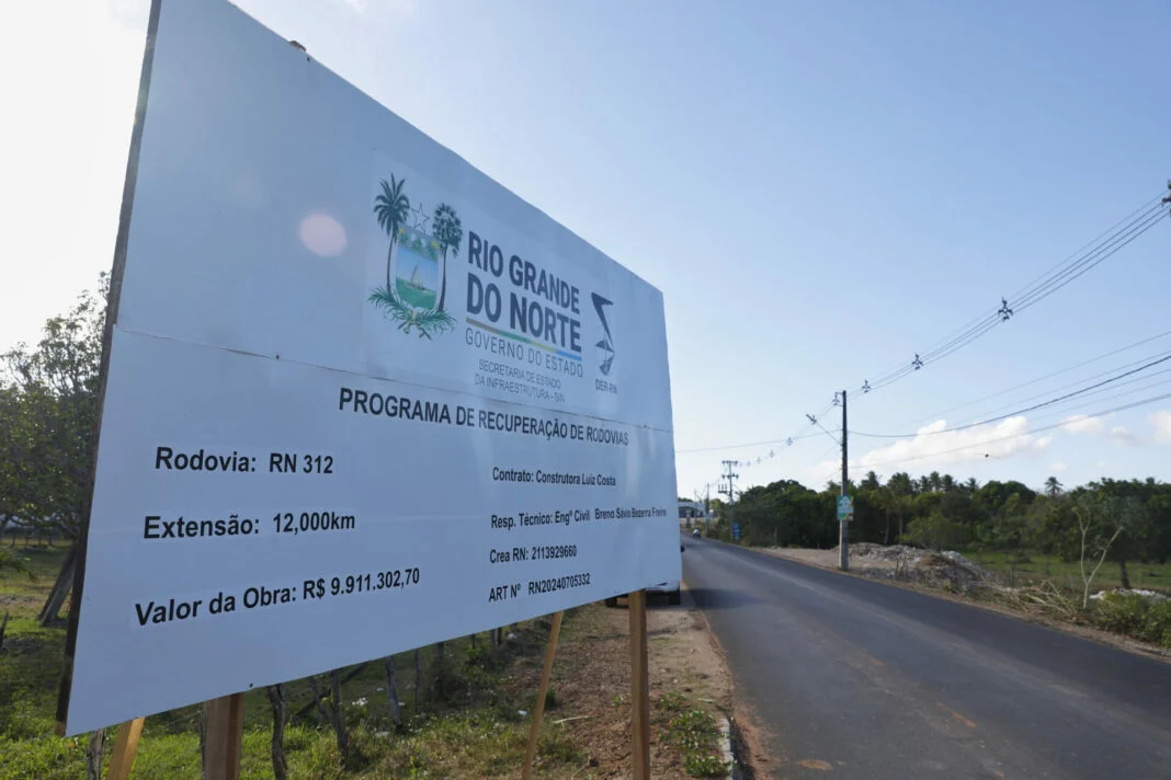 SECRETÁRIO ESTADUAL PROMETE ENTREGA DE ESTRADAS RECUPERADAS PARA JANEIRO