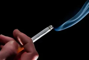 FUMAR PREJUDICA A FERTILIDADE TANTO DE HOMENS COMO DE MULHERES