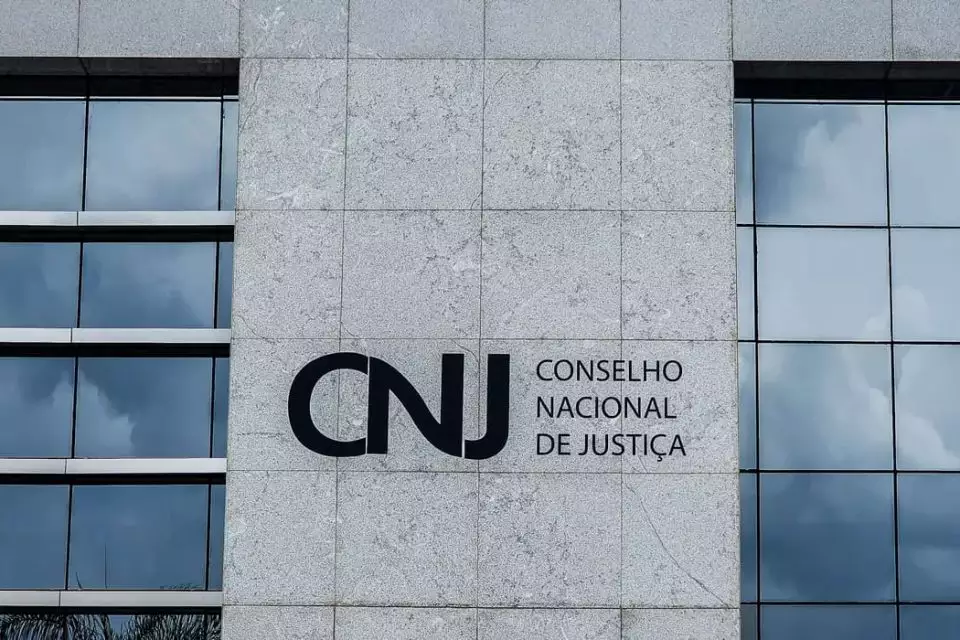 ÓRGÃO DE CONTROLE DO JUDICIÁRIO, CNJ “PUNE” 93 JUÍZES COM APOSENTADORIA EM 16 ANOS