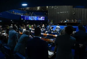 SENADO APROVA PROJETO QUE PROÍBE CELULARES NAS SALAS DE AULAS