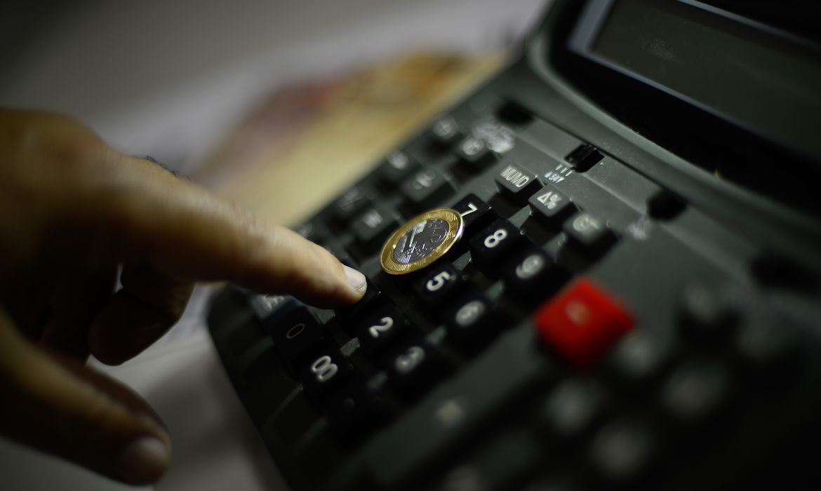 BRASIL TEM MAIS DE 73 MILHÕES DE PESSOAS ENDIVIDADAS