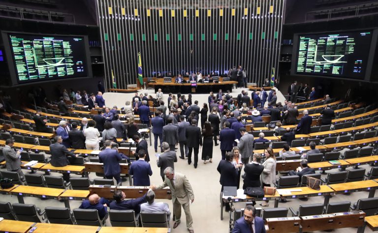 CÂMARA DOS DEPUTADOS CONCLUI APROVAÇÃO DO 1º PROJETO DE REGULAMENTAÇÃO DA REFORMA TRIBUTÁRIA