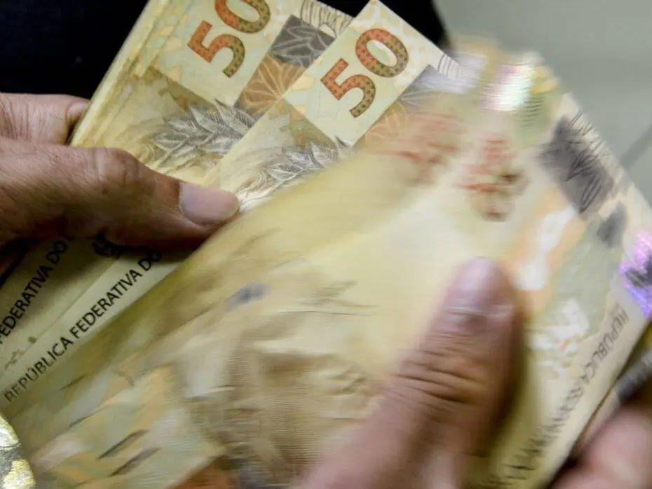SEGUNDA PARCELA DO DÉCIMO TERCEIRO DEVE SER DEPOSITADA ATÉ SEXTA-FEIRA (20)