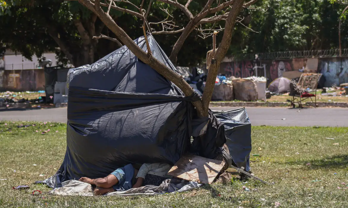 AUMENTA EM 25% NÚMERO DE PESSOAS EM SITUAÇÃO DE RUA NO PAÍS