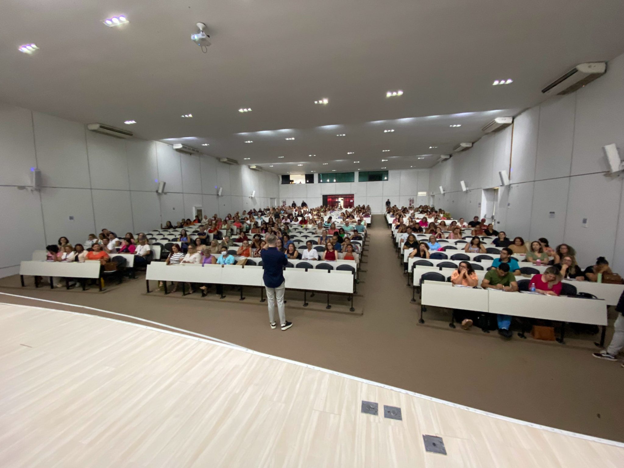 MAIS DE 30 MIL CANDIDATOS FIZERAM FIZERAM AS PROVAS DO CONCURSO PARA PROFESSOR DO RN