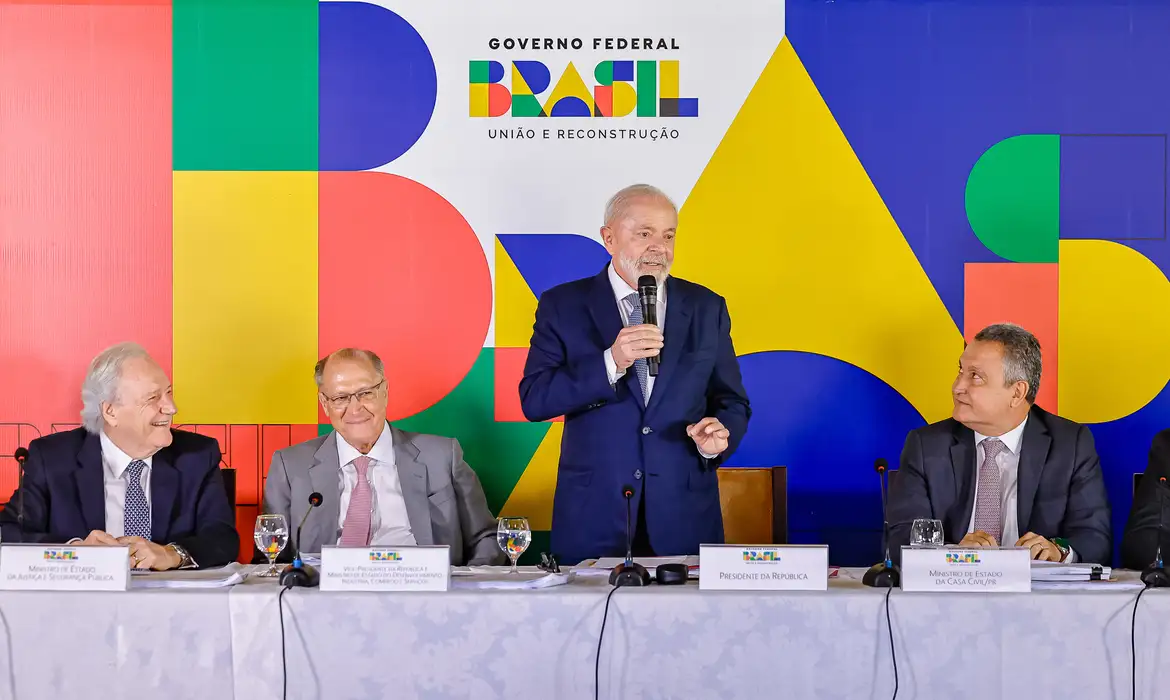 PRIORIDADE DO GOVERNO FEDERAL EM 2025 É BARATEAR ALIMENTOS, DIZ LULA