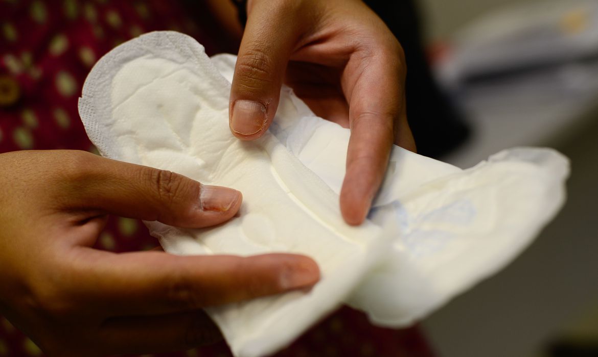 EM UM ANO, 141 MIL PESSOAS FORAM BENEFICIADAS COM COM DISTRIBUIÇÃO DE ABSORVENTES GRATUITOS NO RN