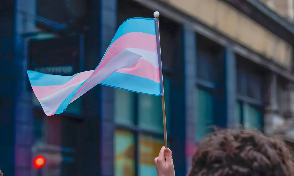 PESSOAS TRANS ENFRENTAM REJEIÇÕES EM BUSCA DE VAGAS FORMAIS DE EMPREGO