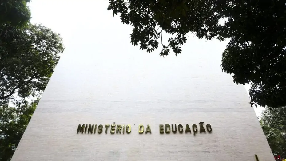 PÉ-DE-MEIA MEC PAGARÁ R$ 1.050 POR MÊS PARA UNIVERSITÁRIOS DE LICENCIATURA