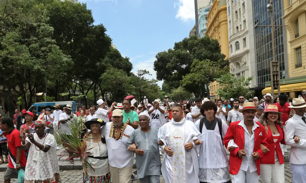 INTOLERÂNCIA RELIGIOSA: DISQUE 100 REGISTROU 2,4 MIL CASOS EM 2024