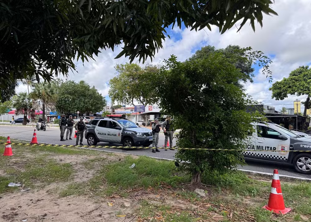 SUSPEITO DE TENTATIVA DE HOMICÍDIO RESISTE À ABORDAGEM DA POLÍCIA É BALEADO NA PERNA E SE MATA COM TIRO NA CABEÇA EM NATAL