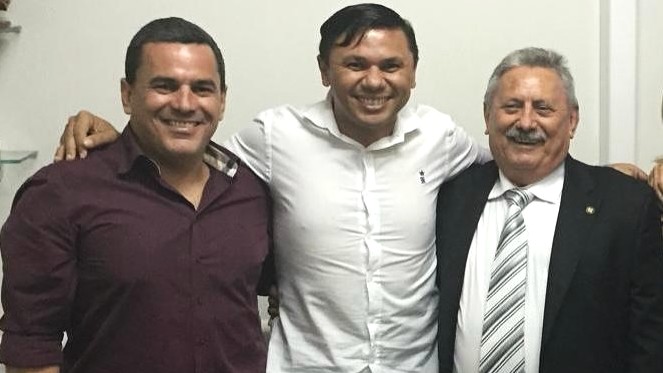 JÚNIOR COLAÇA HOMENAGEIA DESEMBARGADOR EXPEDITO FERREIRA QUE SE APOSENTA APÓS 44 ANOS DE MAGISTRATURA
