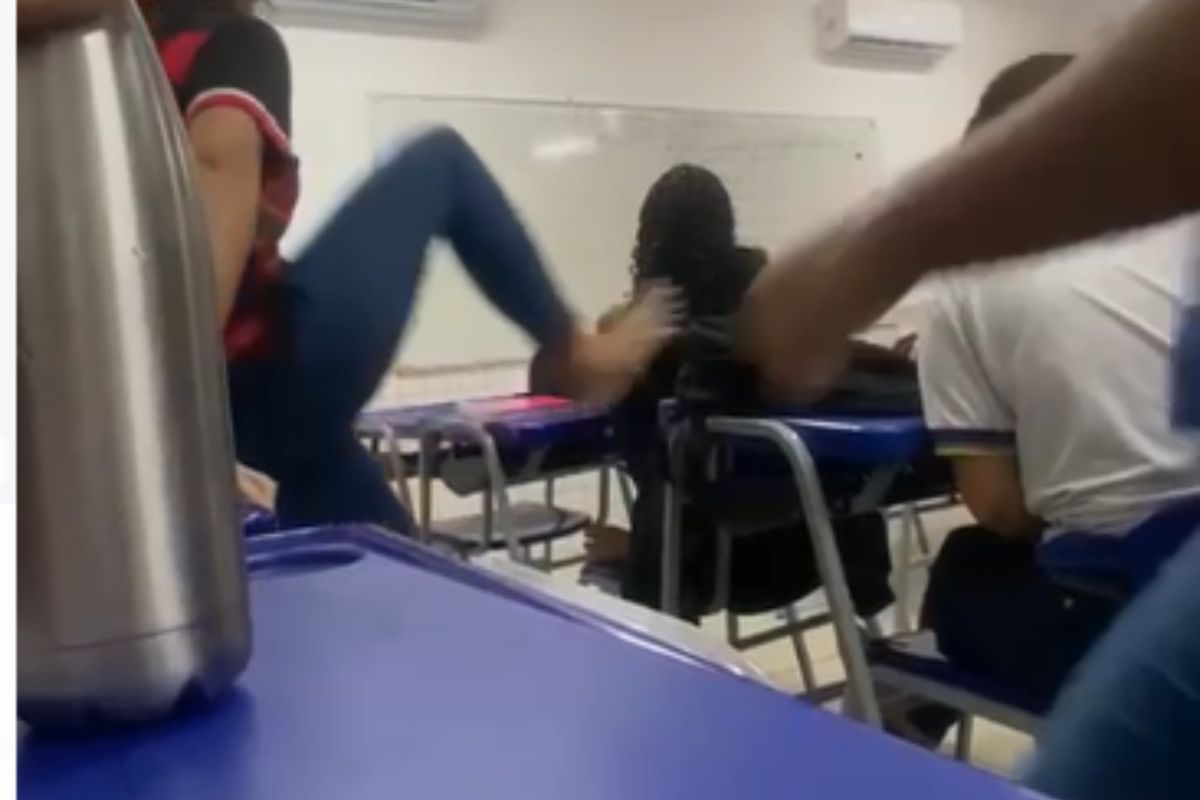 ESTUDANTE AGRIDE COLEGA DENTRO DE SALA DE AULA NO INTERIOR DO RN