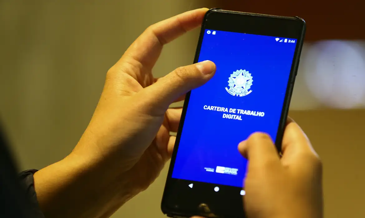 BRASIL CRIOU 137,3 MIL POSTOS FORMAIS DE TRABALHO EM JANEIRO
