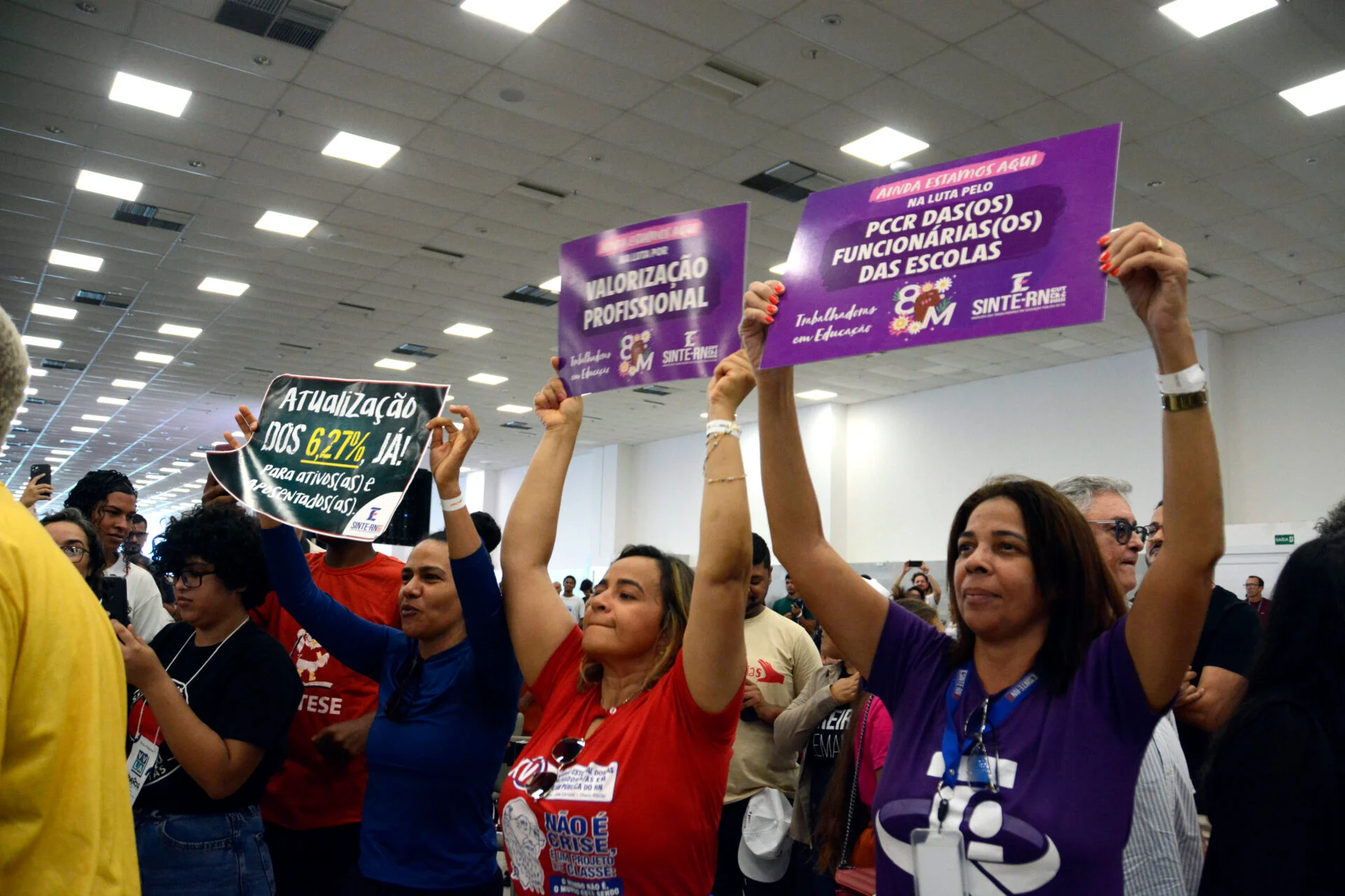 PROFESSORES E GOVERNO NÃO CHEGAM EM ACORDO SOBRE O PISO E GREVE CONTINUA