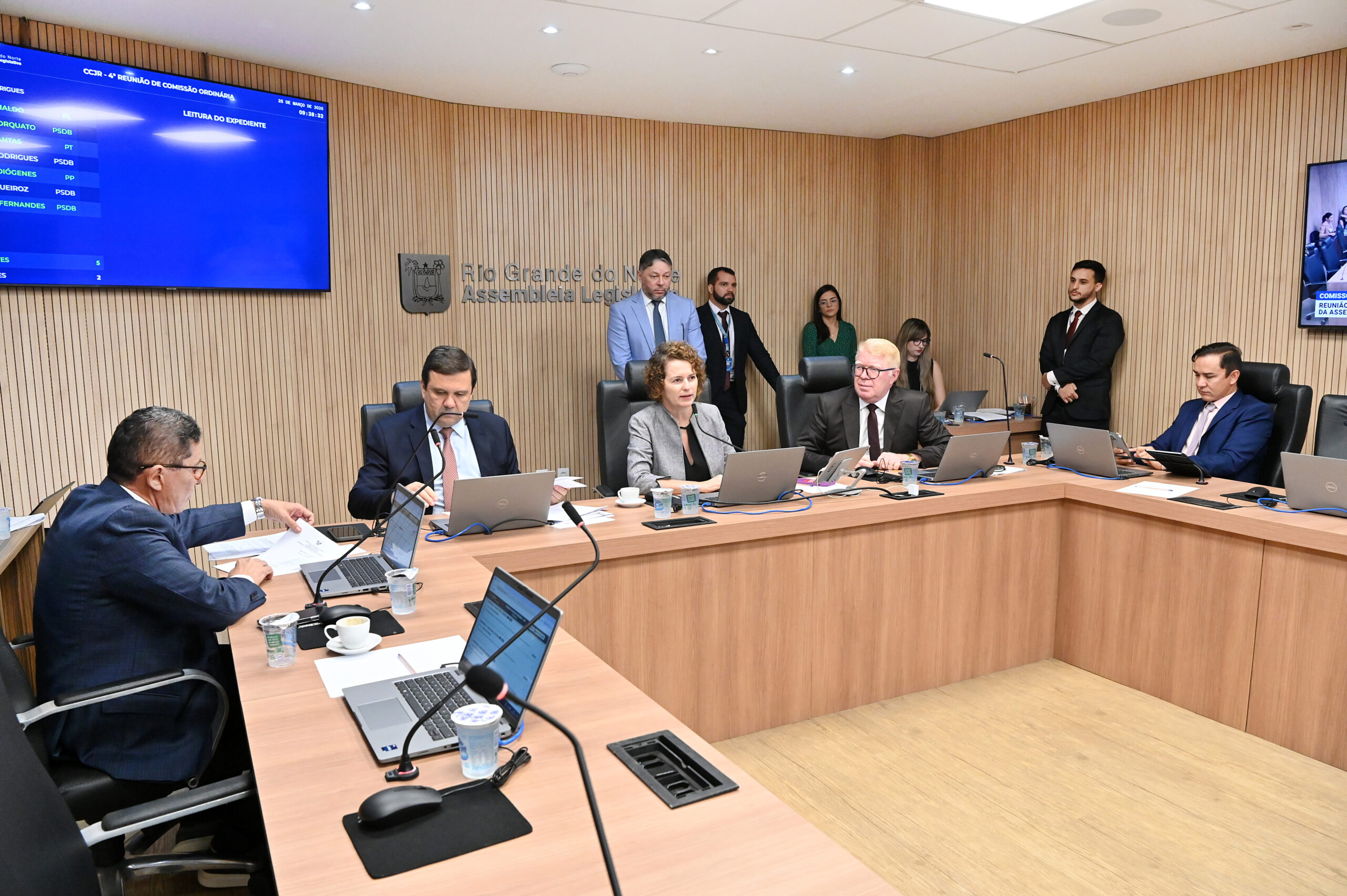 CCJ DA ALRN APROVA PROJETOS QUE BENEFICIAM AS MULHERES
