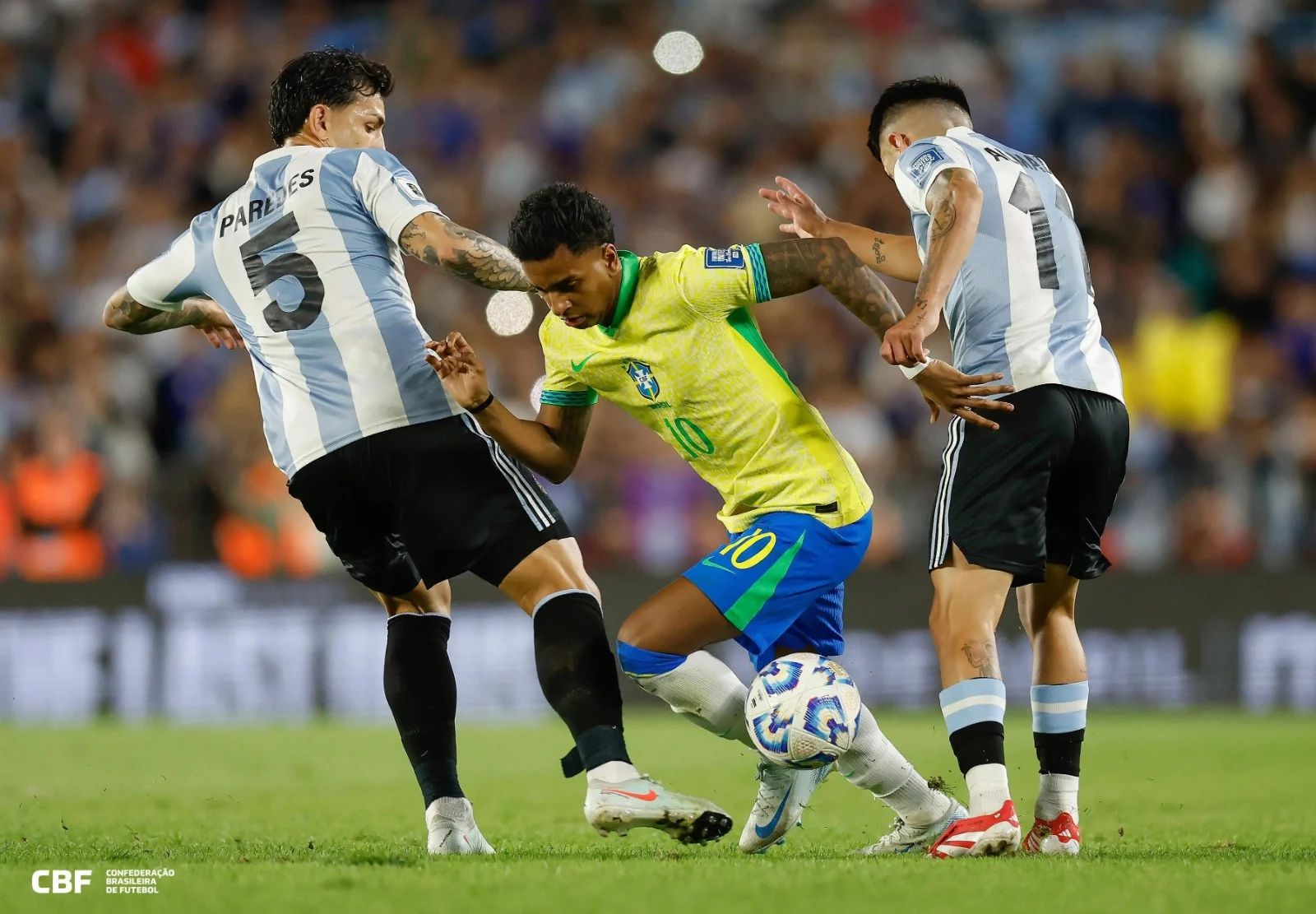EM NOITE PARA ESQUECER, BRASIL É GOLEADO PELA ARGENTINA POR 4 A 1