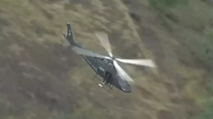 COPILOTO DE HELICÓPTERO DA POLÍCIA É BALEADO NA CABEÇA DURANTE OPERAÇÃO NO RJ