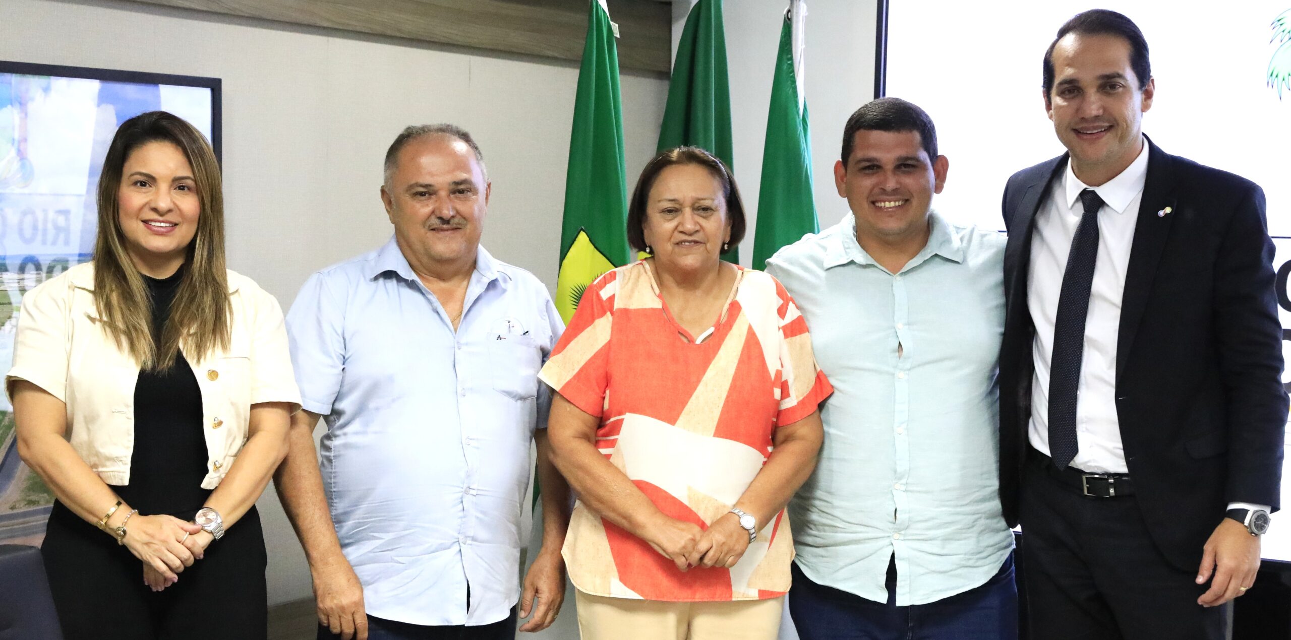 DEPUTADO KLEBER CELEBRA NOTÍCIA DE RECUPERAÇÃO DA RODOVIA ENTRE SANTO ANTÔNIO E BREJINHO