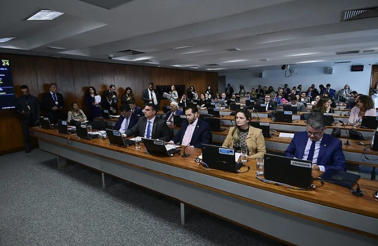 COMISSÃO DO SENADO DEVE DISCUTIR PEC DO FIM DA REELEIÇÃO PARA OS CARGOS DO EXECUTIVO NA PRÓXIMA SEMANA