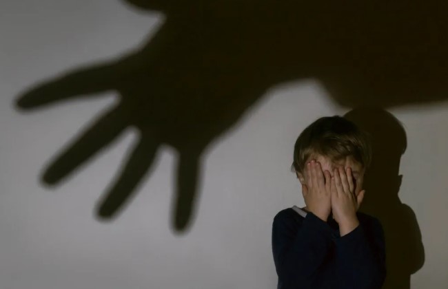 DENÚNCIAS DE ABUSO E EXPLORAÇÃO SEXUAL INFANTIL NO BRASIL CRESCEM 195% EM 4 ANOS