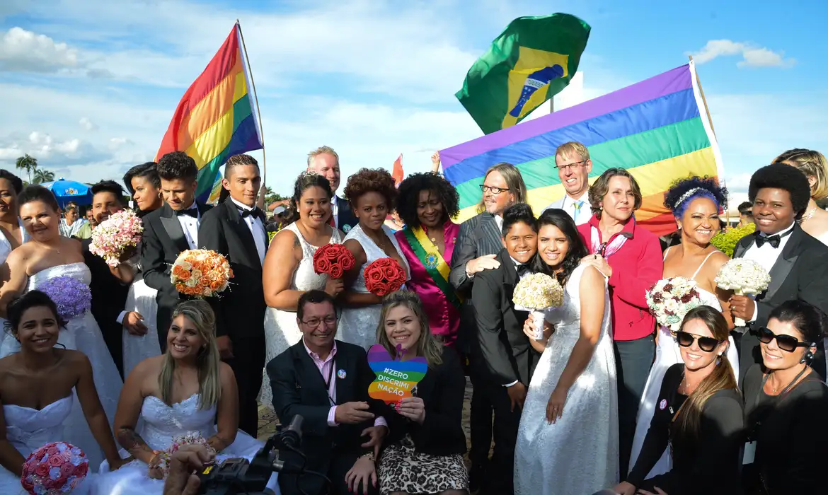 CASAMENTO ENTRE MULHERES CRESCE 5,9% E É RECORDE EM 2023, DIZ IBGE
