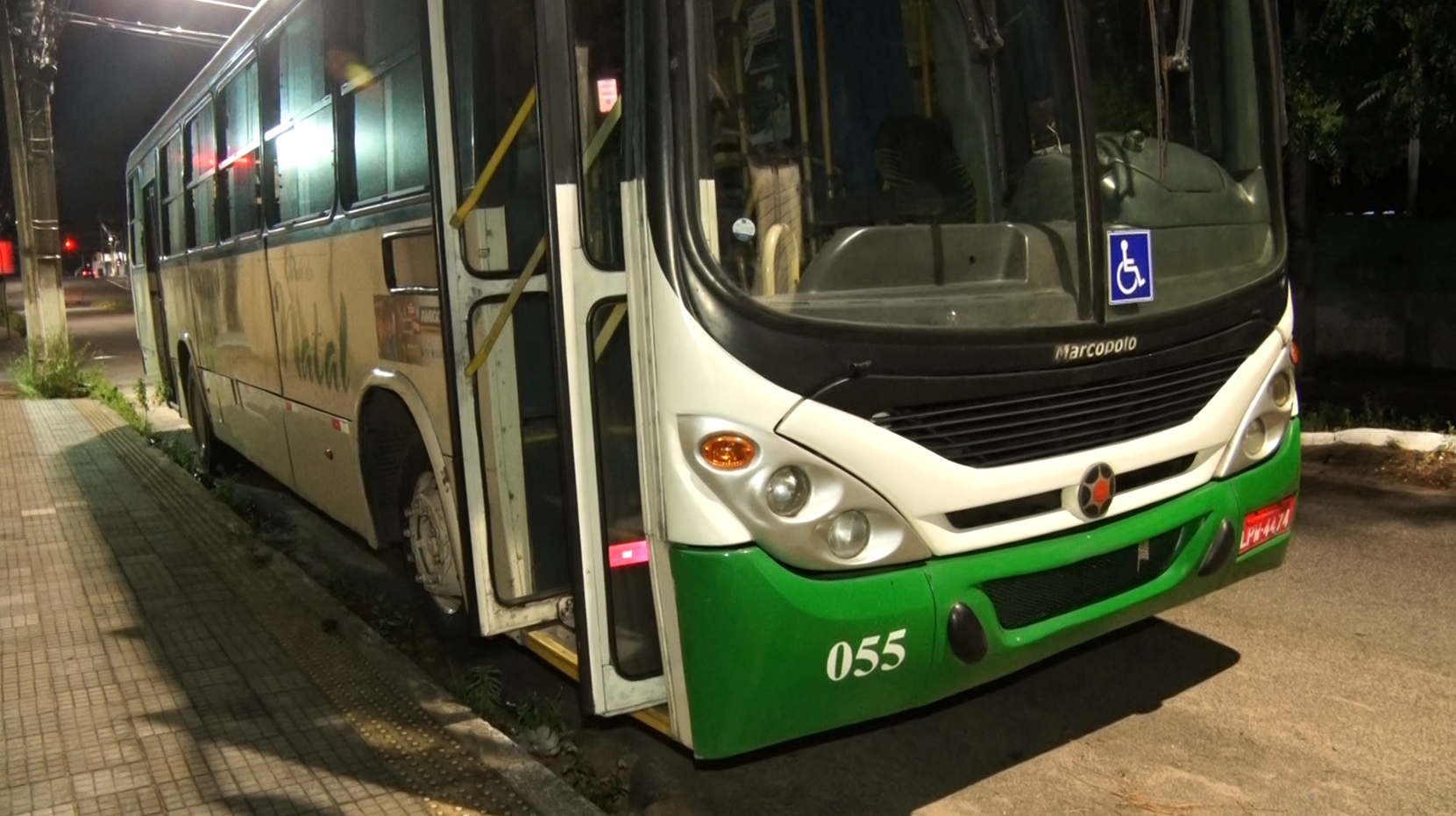 ASSALTO A ÔNIBUS EM NATAL DEIXA PASSAGEIROS ASSUSTADOS