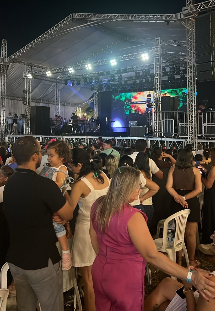 GOVERNADORA RECEBE SONORAS VAIAS DO PÚBLICO NA FESTA DA PADROEIRA DE PARNAMIRIM