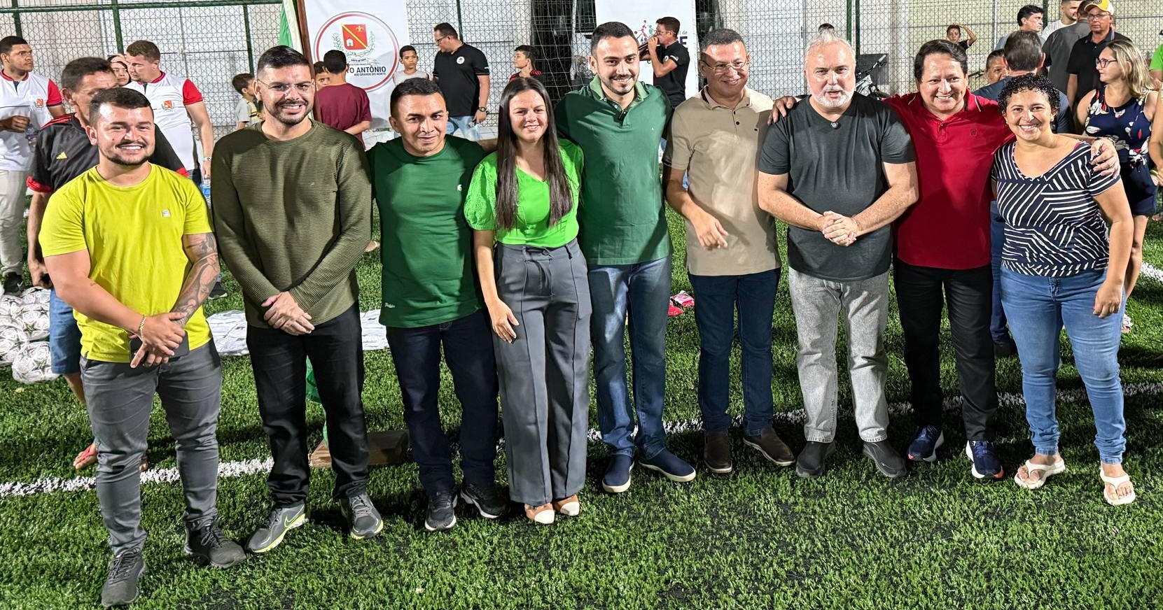 PREFEITO RAULISON INAUGURA “ARENINHA SOCIETY” EM SANTO ANTÔNIO