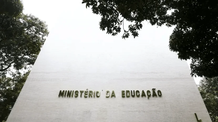 MEC PROÍBE ENSINO À DISTÂNCIA PARA 5 GRADUAÇÕES, ENTRE ELAS DIREITO E ENFERMAGEM