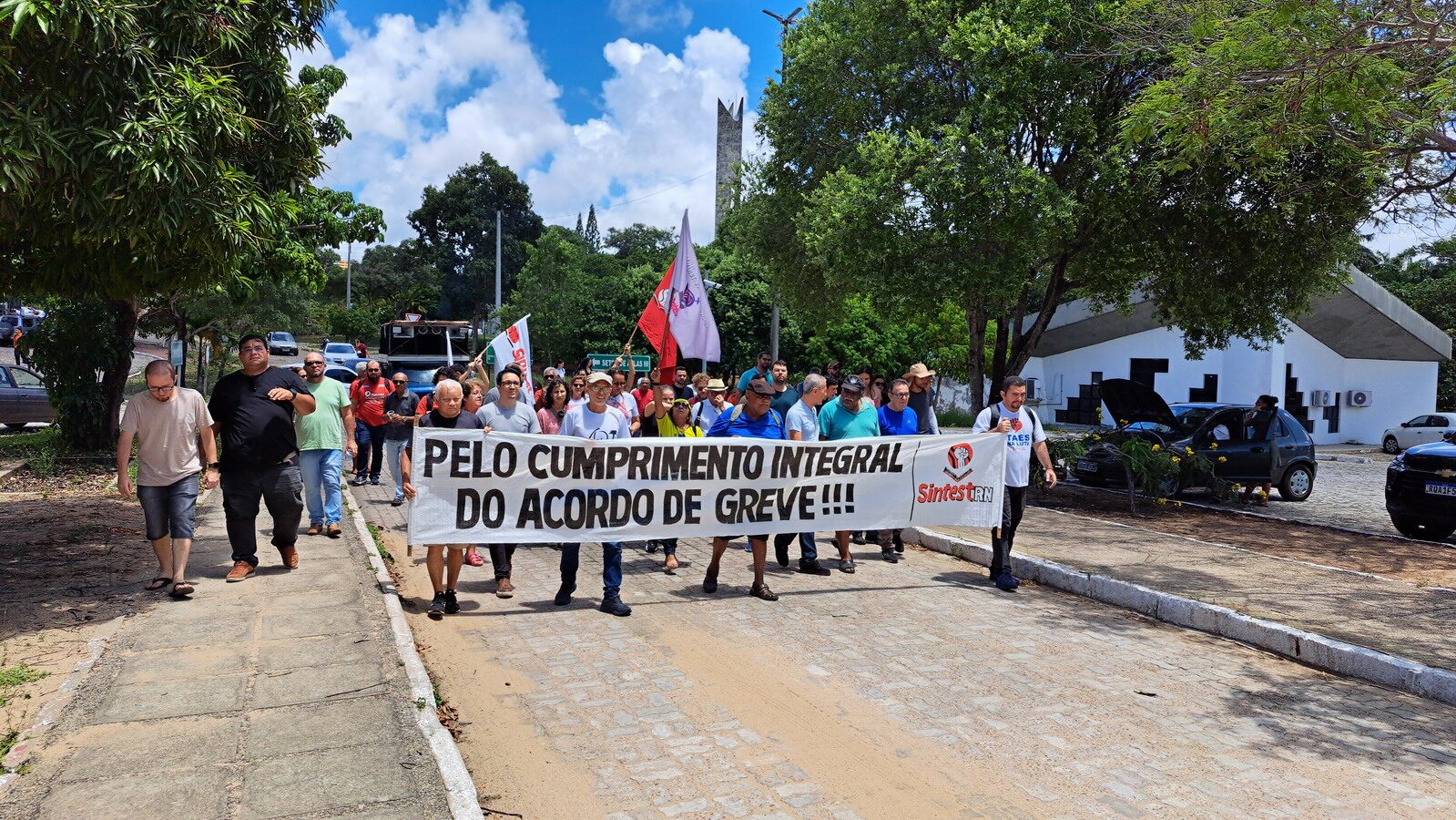 SERVIDORES DA UFRN E UFERSA REALIZAM PARALIZAÇÃO PARA EXIGIR CUMPRIMENTO INTEGRAL DE ACORDO